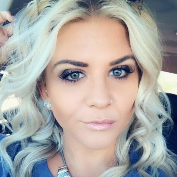 Meet your Posher, Hallie - Picture 1 of 1